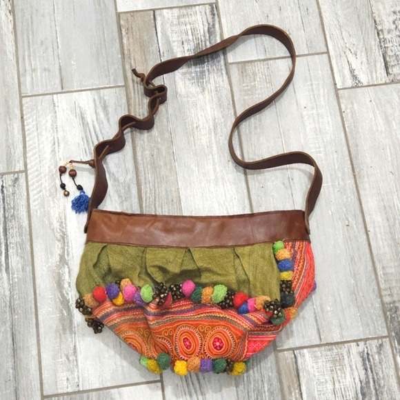 HANDMADE Boho/New Age Leather Linen Pom-Pom Bell Detail Crossbody Style Handbag - Picture 2 of 16